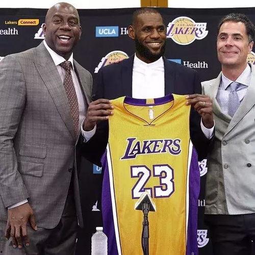 詹姆斯爆料史密斯视频,一场篮球界的风暴即将来临